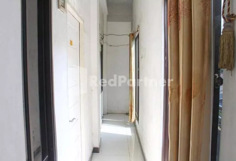 ホテル Snow White Residence Near Grogol Mitra Reddoorz