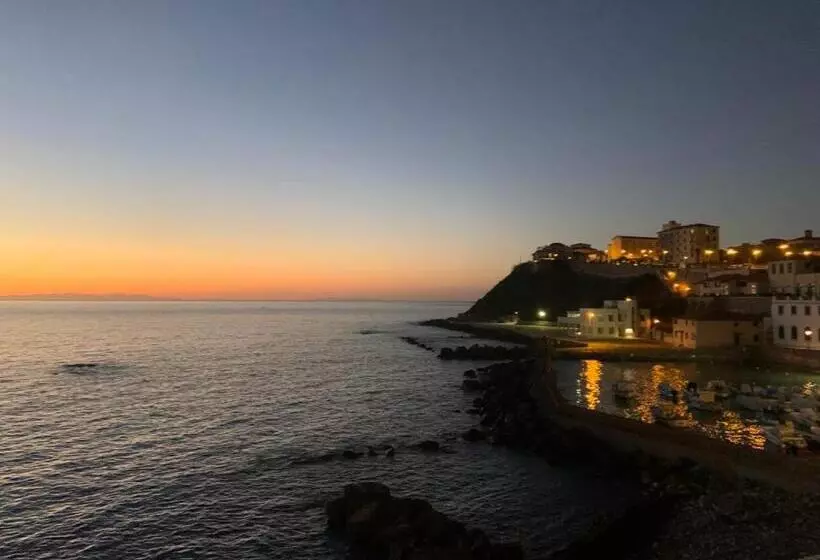 ペンション Piombino 1428