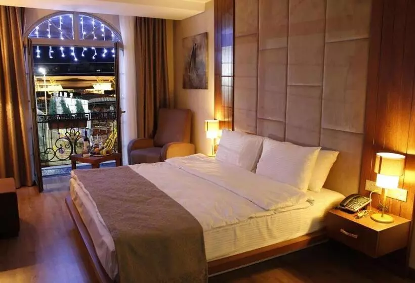 Premium Inn City Hotel & Restaurant Central Shopping Street Location !