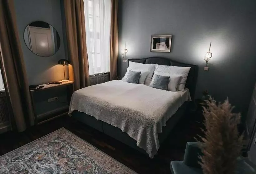 تختخواب و صبحانه Room42   Suites & Apartments