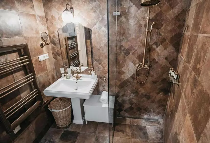 تختخواب و صبحانه Room42   Suites & Apartments