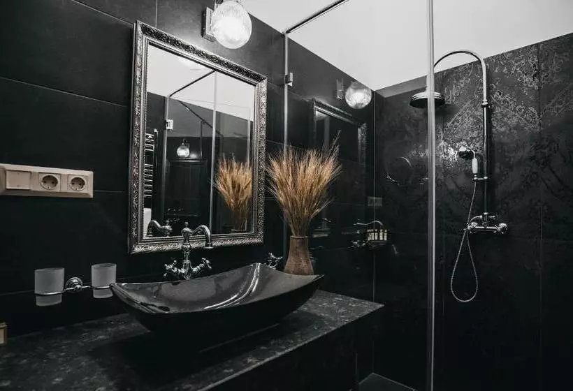 تختخواب و صبحانه Room42   Suites & Apartments