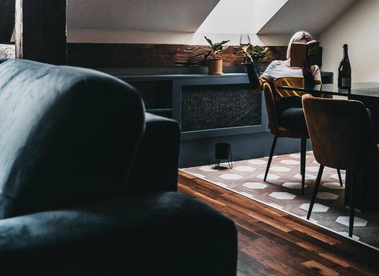 민박 Room42 Suites & Apartments