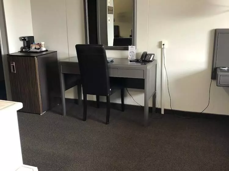 Companion Hotel Motel