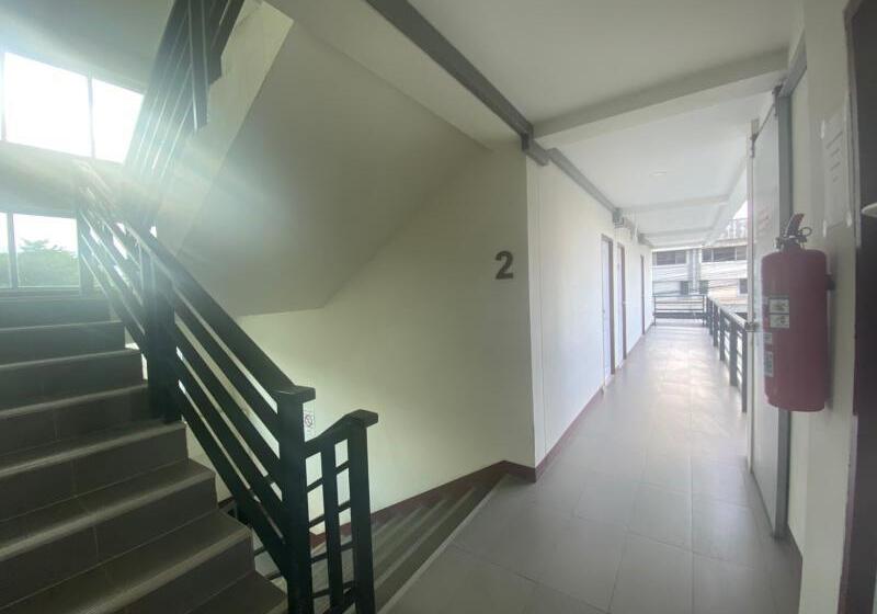 בית מלון כפרי Oyo 1135 Triple A Residence