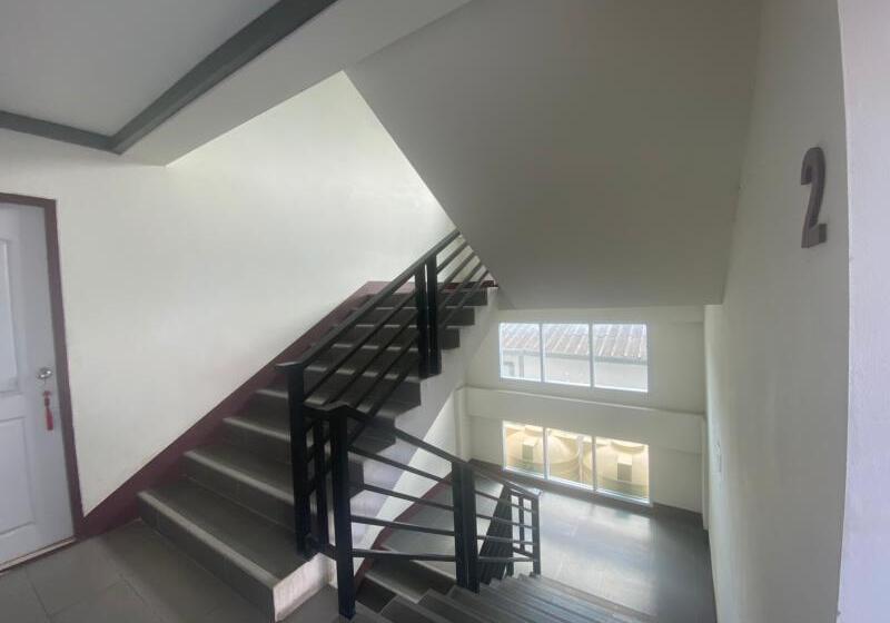 בית מלון כפרי Oyo 1135 Triple A Residence