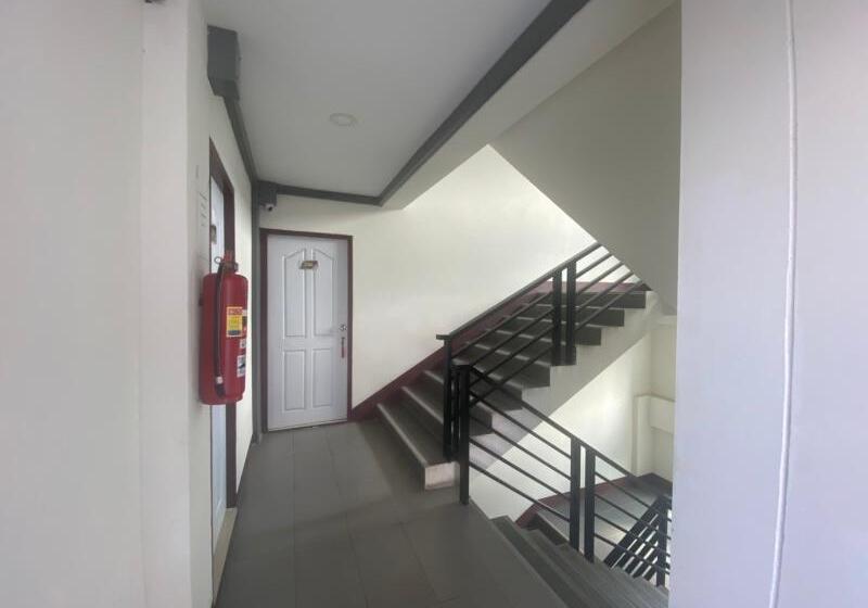 בית מלון כפרי Oyo 1135 Triple A Residence