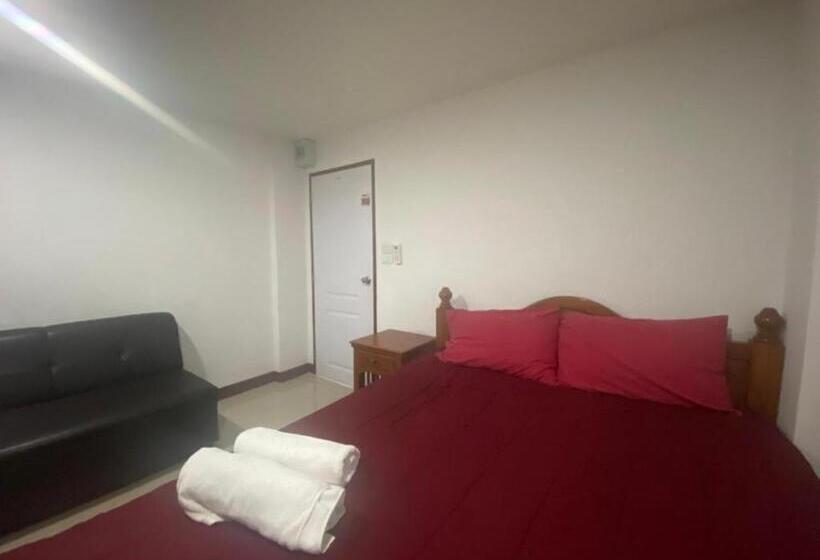 בית מלון כפרי Oyo 1135 Triple A Residence