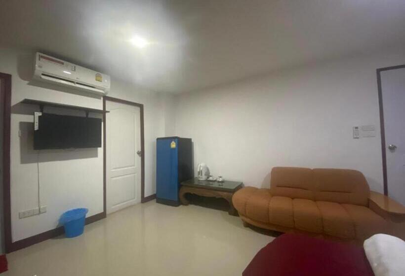 בית מלון כפרי Oyo 1135 Triple A Residence