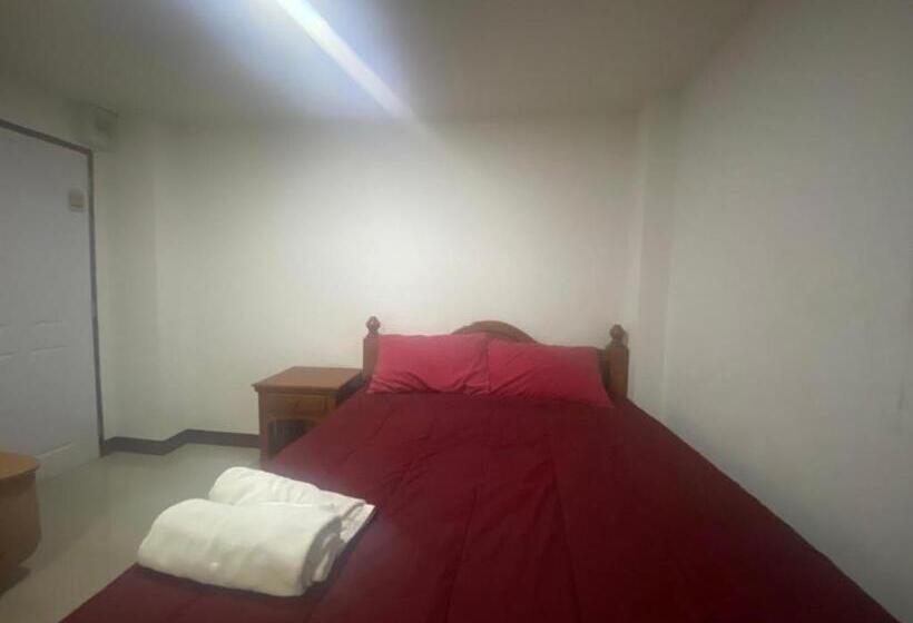 בית מלון כפרי Oyo 1135 Triple A Residence