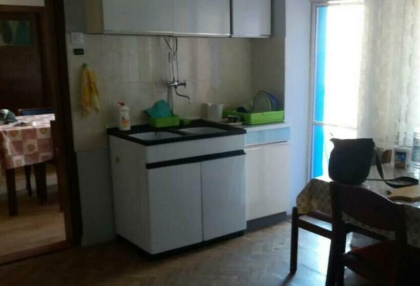 پانسیون Vladone