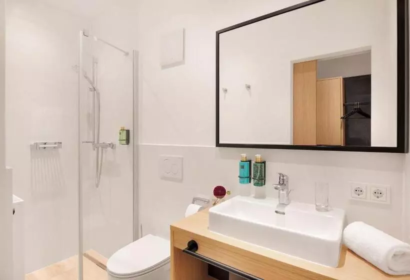 Stadthotel Oberndorf   24h Self Check In Terminal