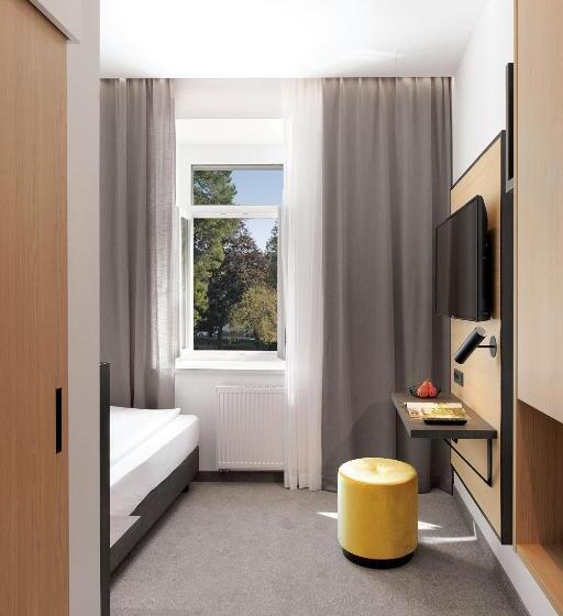 Stadthotel Oberndorf   24h Self Check In Terminal