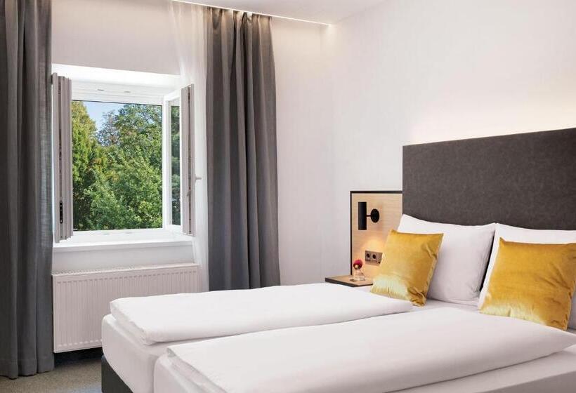 Stadthotel Oberndorf   24h Self Check In Terminal