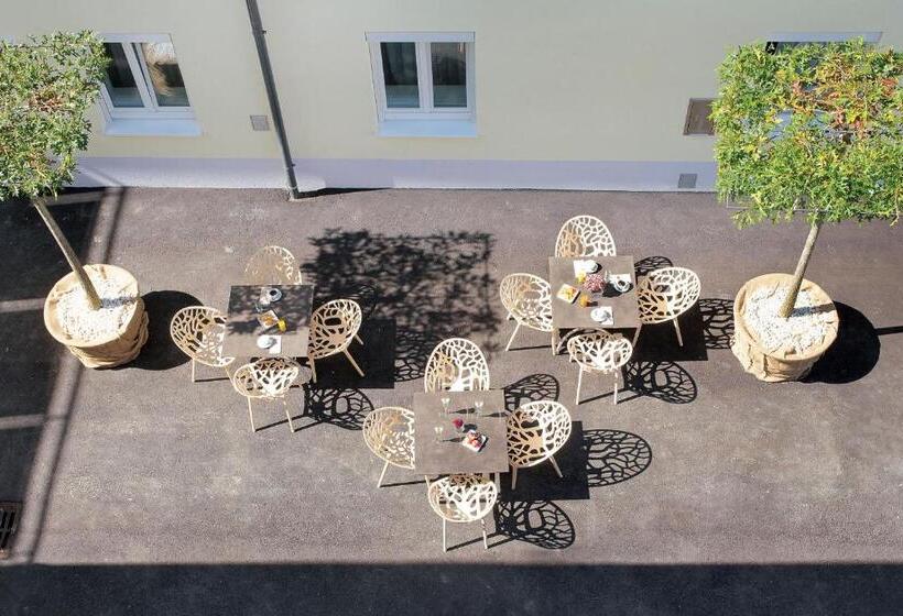 Stadthotel Oberndorf   24h Self Check In Terminal