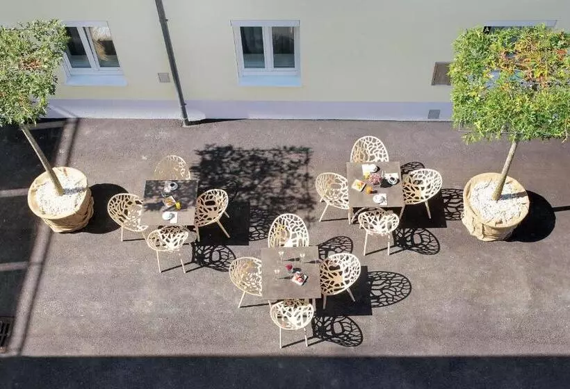 Stadthotel Oberndorf   24h Self Check In Terminal