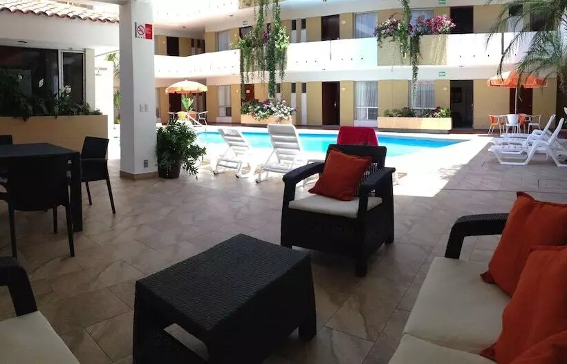 ホテル Azteca Inn