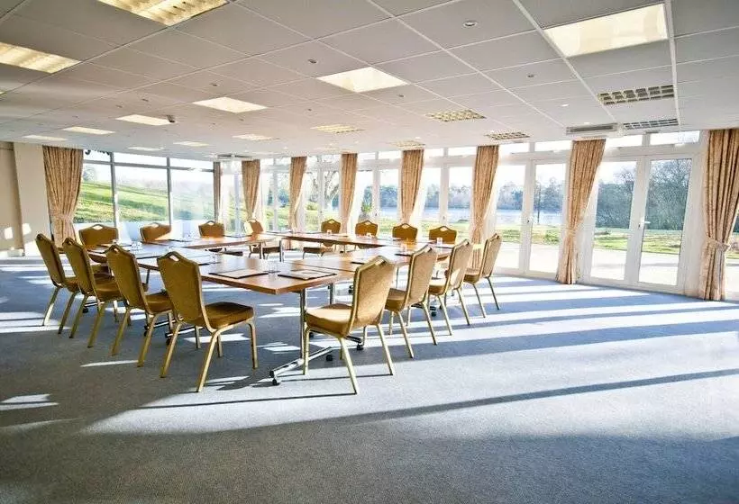 בית מלון כפרי Champneys Forest Mere