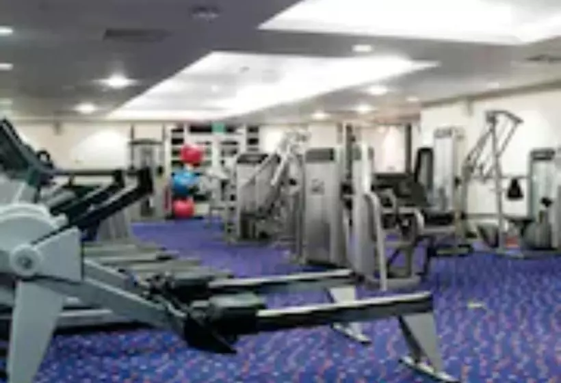 בית מלון כפרי Champneys Forest Mere