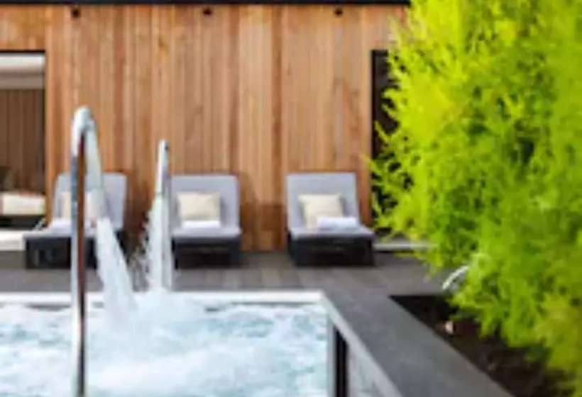 בית מלון כפרי Champneys Forest Mere