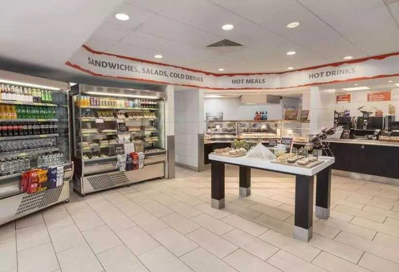 فندق Days Inn Magor