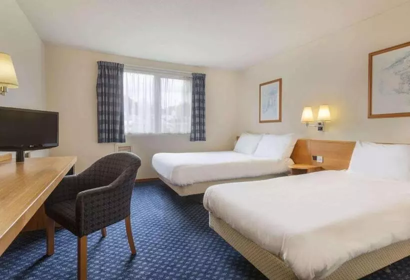 فندق Days Inn Magor