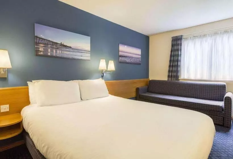 فندق Days Inn Magor