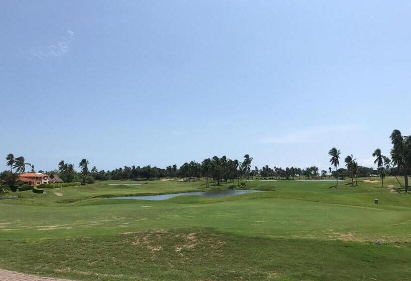 Hotelli Grand Isla Navidad Golf & Spa Resort With Marina