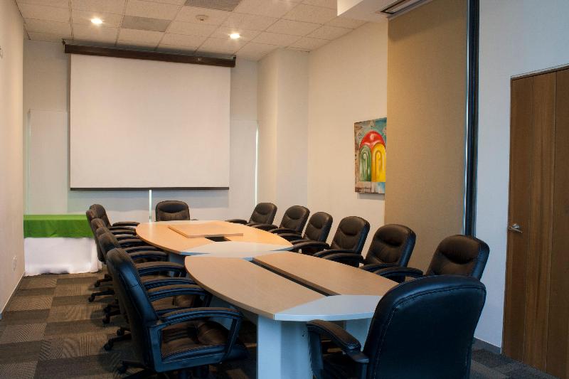 هتل Holiday Inn Irapuato, An Ihg