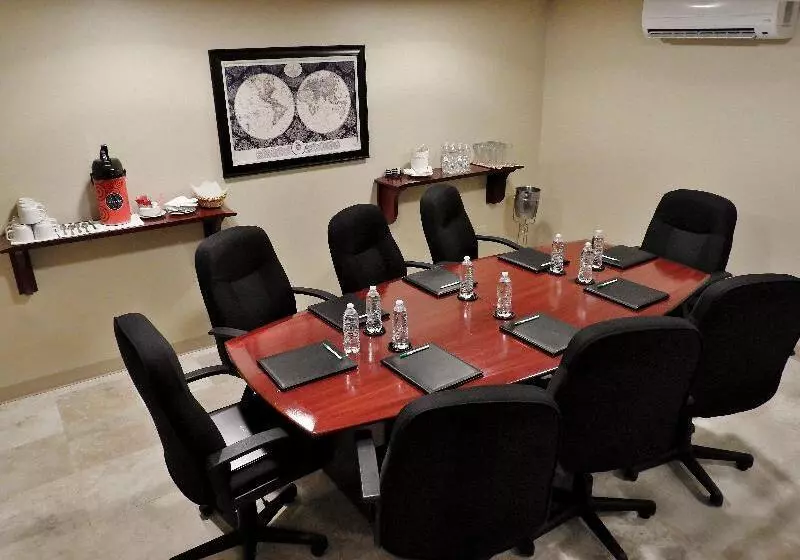 Отель Holiday Inn Reynosa Zona Dorada By Ihg