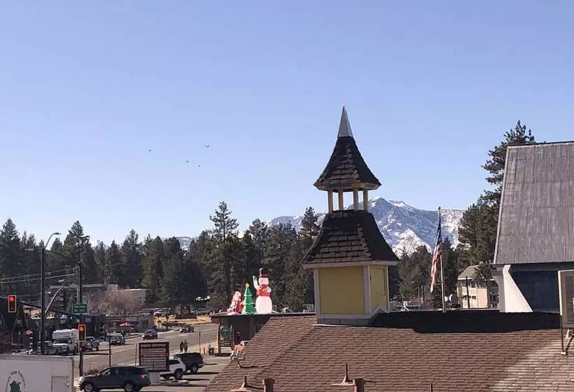 Отель Elevation Lodge