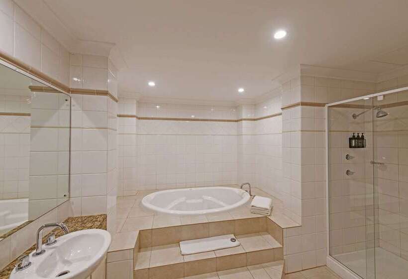 فندق Quality Apartments Adelaide Central