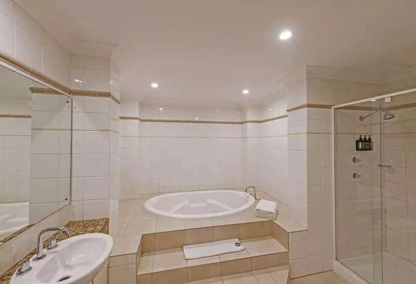 فندق Quality Apartments Adelaide Central