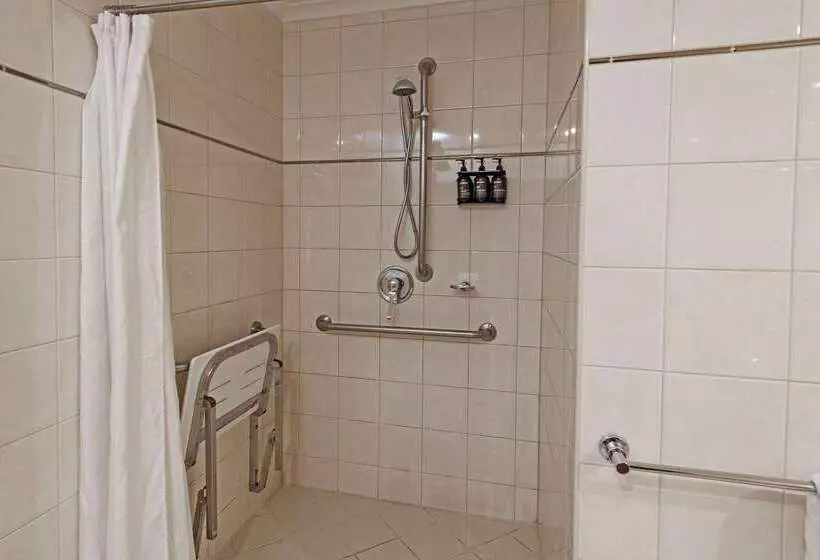 فندق Quality Apartments Adelaide Central