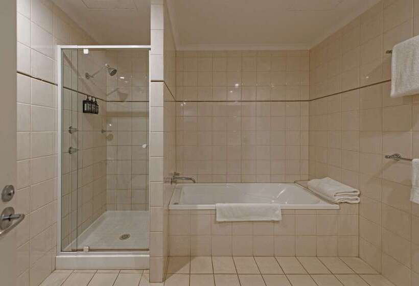 فندق Quality Apartments Adelaide Central