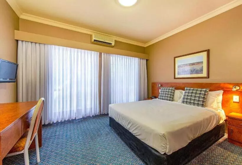 בית מלון כפרי Quality Inn Penrith Sydney