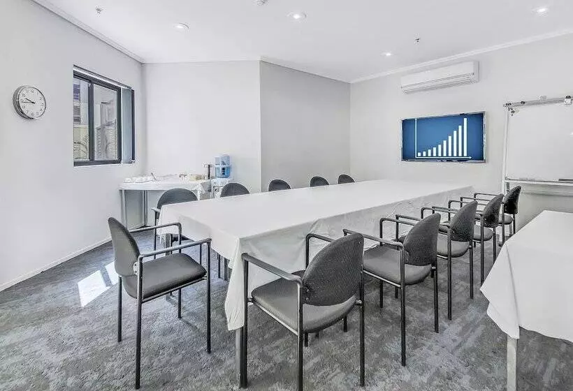 Отель Quest River Park Central