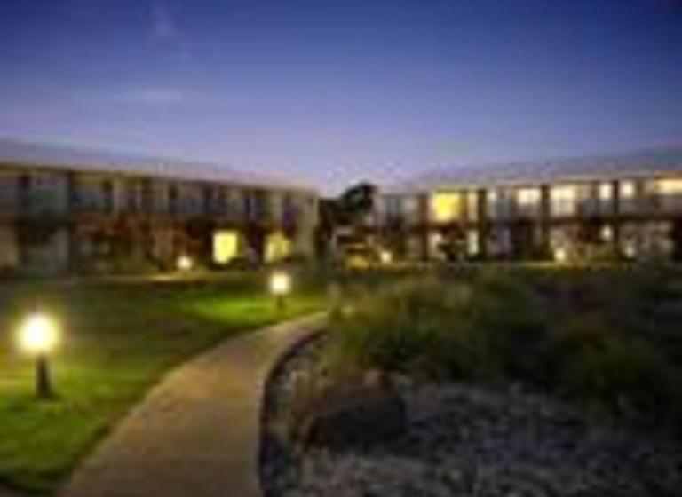 فندق Quest Williamstown North