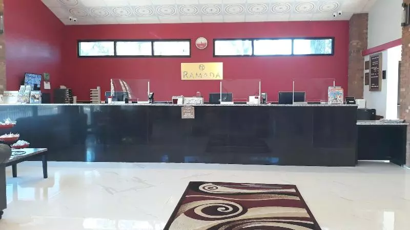 هتل Ramada By Wyndham Temple Terrace/tampa North