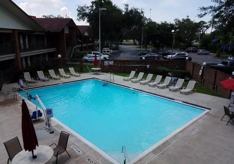 هتل Ramada By Wyndham Temple Terrace/tampa North