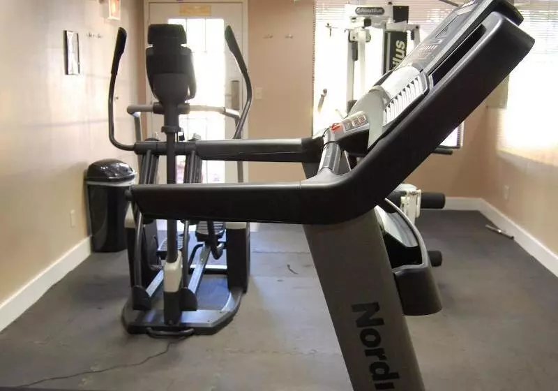 هتل Ramada By Wyndham Temple Terrace/tampa North