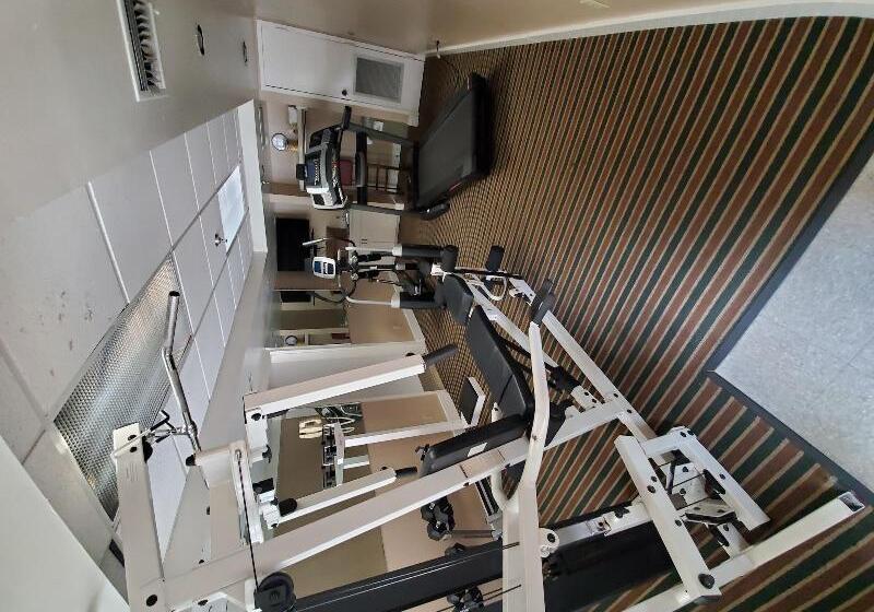 فندق Ramada By Wyndham Temple Terrace/tampa North