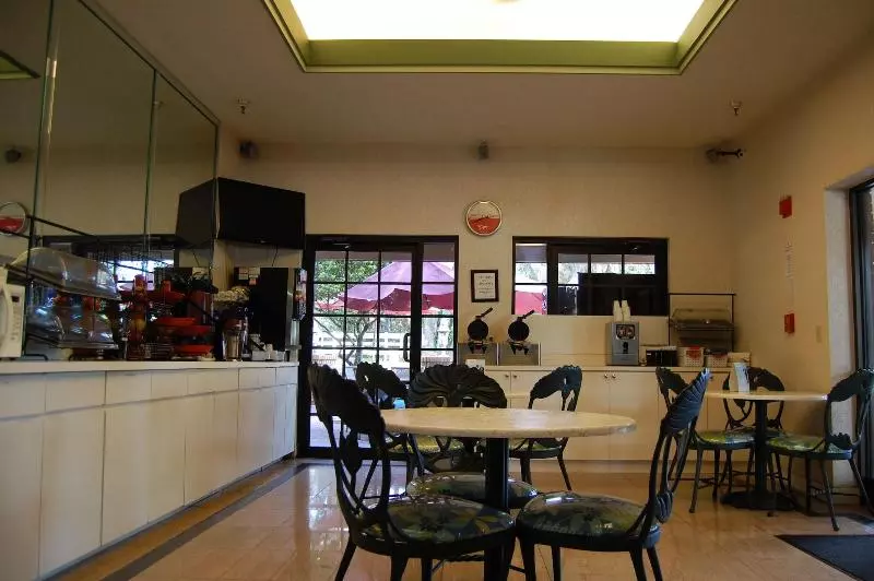 هتل Ramada By Wyndham Temple Terrace/tampa North