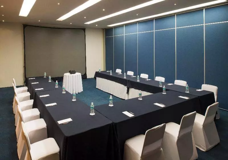 בית מלון כפרי Real Inn Torreón