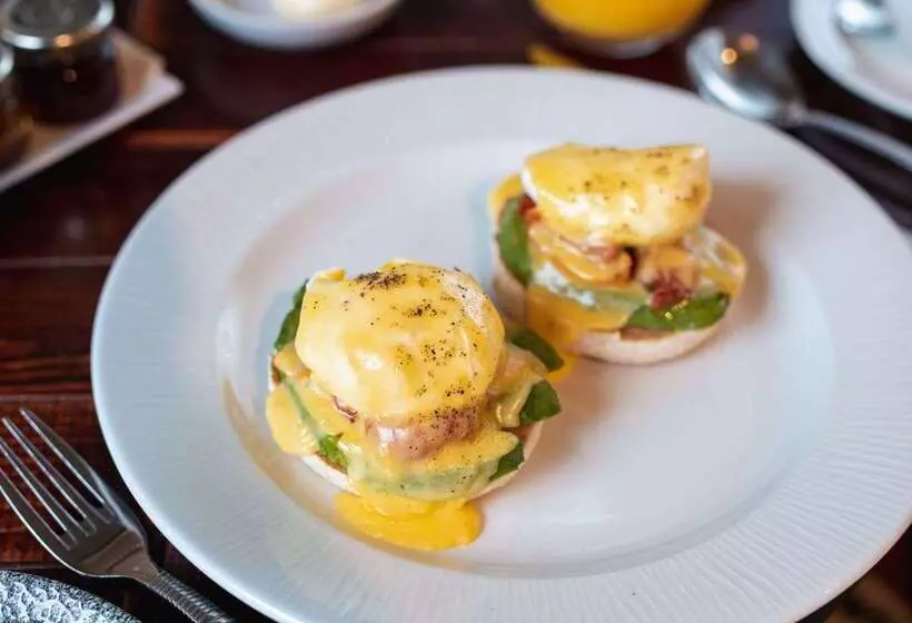 Отель Stoke Place  Part Of The Cairn Collection