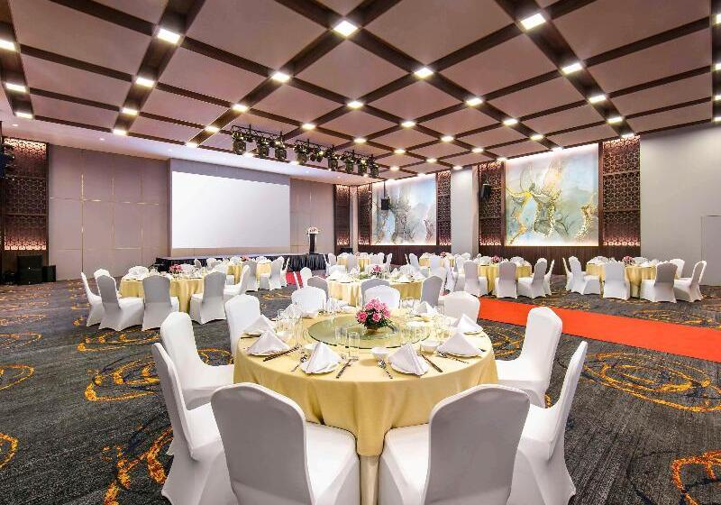 هتل Mövenpick Living West Hanoi