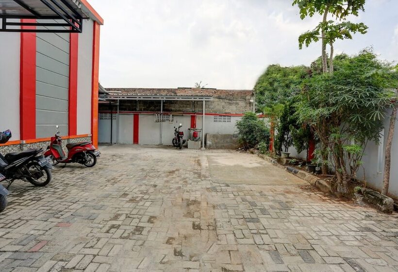 فندق Reddoorz Near Kelapa Gading