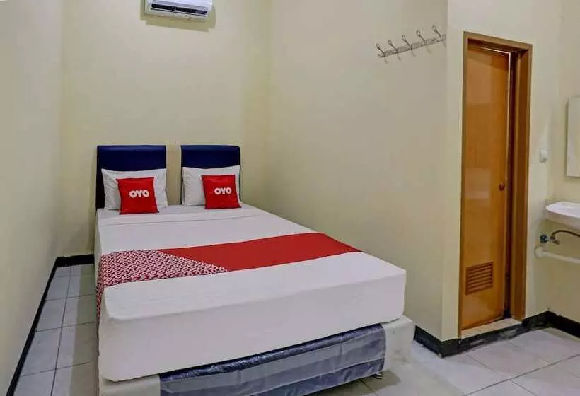 ホテル Reddoorz Near Kelapa Gading