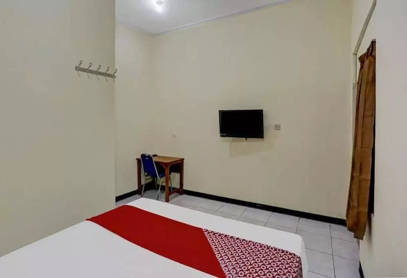 ホテル Reddoorz Near Kelapa Gading