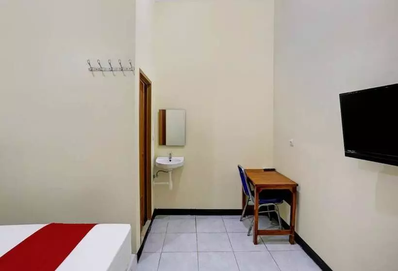 ホテル Reddoorz Near Kelapa Gading